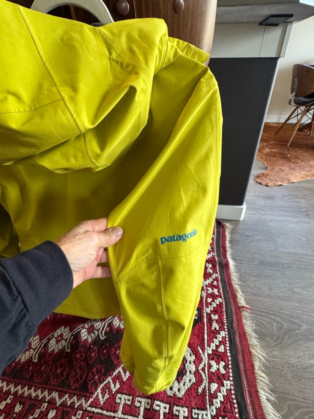 Patagonia Yellow Green Ski Jacket with Teal Lining - Picture 4 of 7